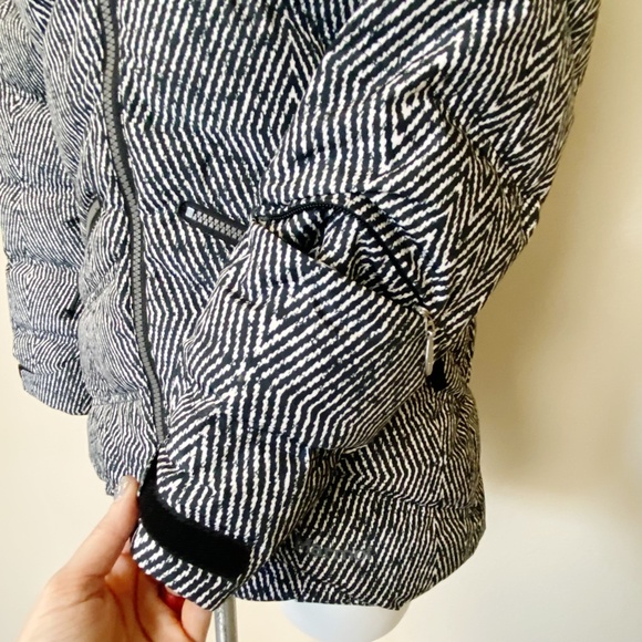 Marmot | Women's Black/White Down Snowboard/Ski Hooded Puffer Jacket | Size: S - Picture 9 of 16